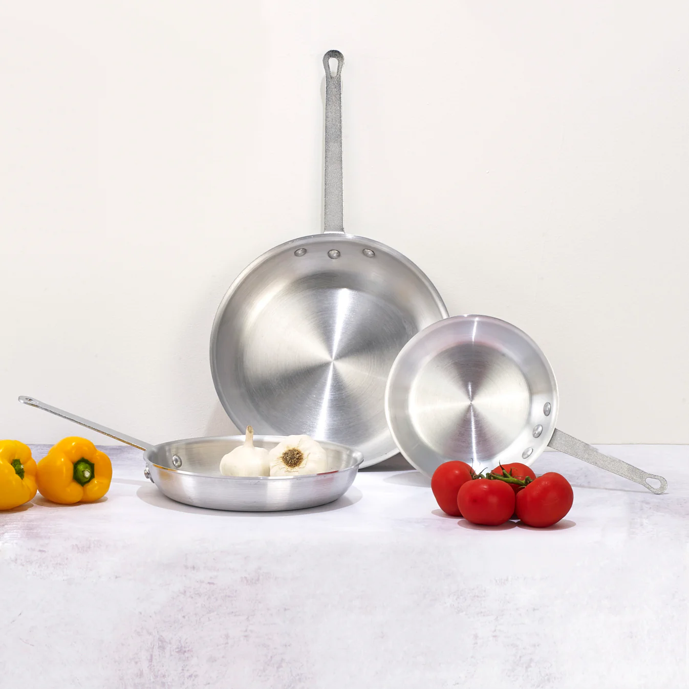 Winco Majestic™ Natural Finish Aluminum Fry Pans - Image 2